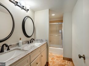 11004 Valley Forge Circle 1004, King Of Prussia PA 19406