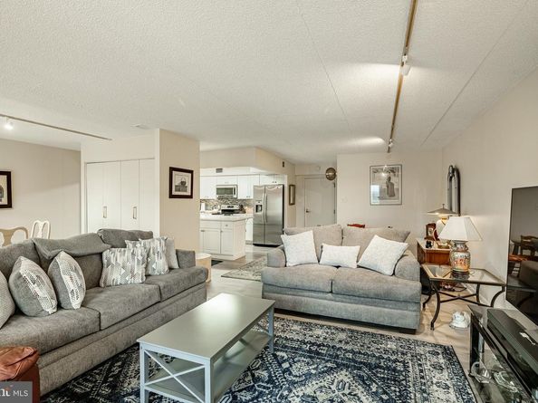 11004 Valley Forge Circle 1004, King Of Prussia PA 19406