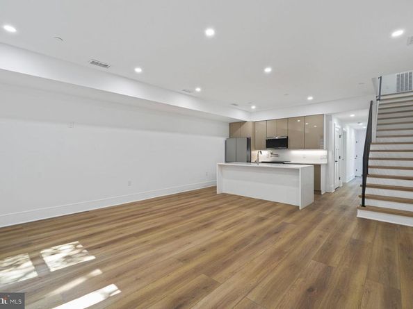 2524 41st Street NW UNIT 2, Washington DC 20007