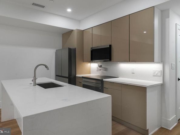 2524 41st Street NW UNIT 2, Washington DC 20007