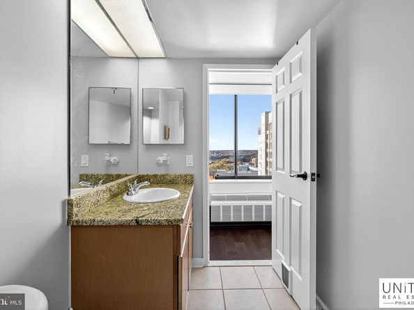 2001 Hamilton 2001, Philadelphia PA 19130