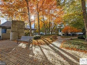 2001 Hamilton 2001, Philadelphia PA 19130