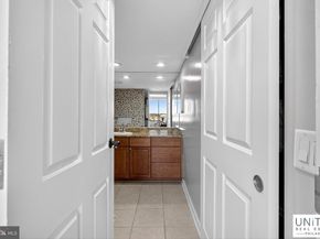 2001 Hamilton 2001, Philadelphia PA 19130