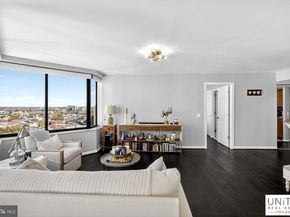 2001 Hamilton 2001, Philadelphia PA 19130