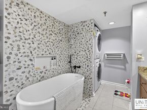 2001 Hamilton 2001, Philadelphia PA 19130