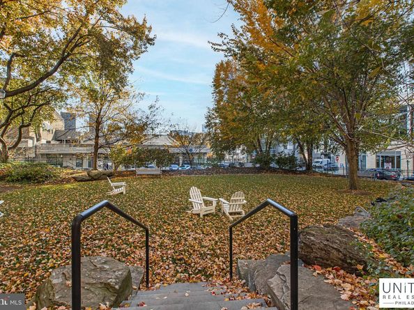 2001 Hamilton 2001, Philadelphia PA 19130