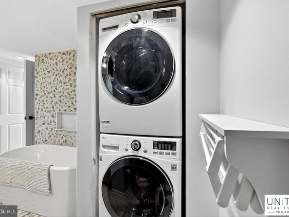 2001 Hamilton 2001, Philadelphia PA 19130