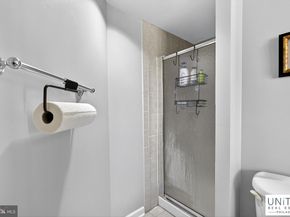 2001 Hamilton 2001, Philadelphia PA 19130