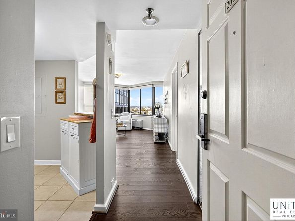 2001 Hamilton 2001, Philadelphia PA 19130