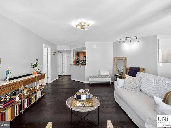 2001 Hamilton 2001, Philadelphia PA 19130