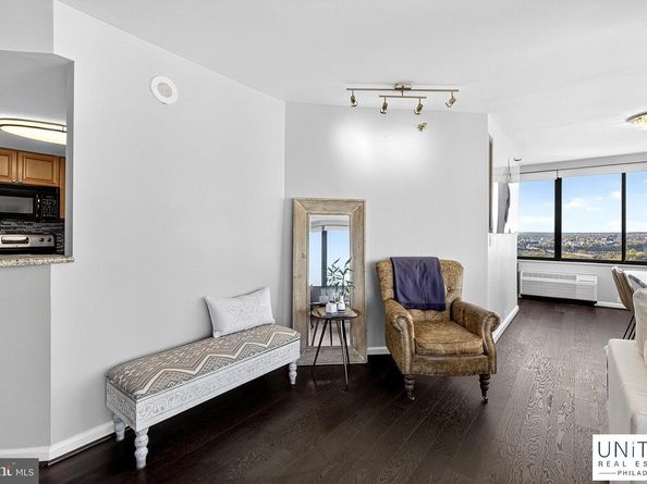 2001 Hamilton 2001, Philadelphia PA 19130