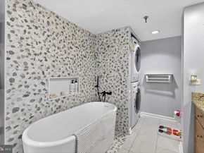 2001 Hamilton 2001, Philadelphia PA 19130