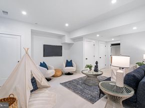 254 N 2nd St, Philadelphia PA 19106