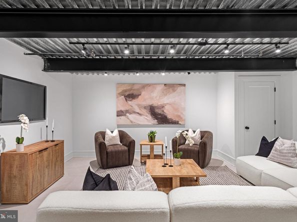 254 N 2nd St, Philadelphia PA 19106