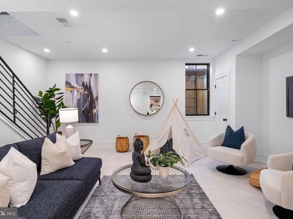 254 N 2nd St, Philadelphia PA 19106