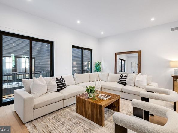 254 N 2nd St, Philadelphia PA 19106