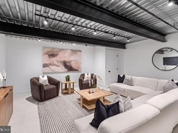 254 N 2nd St, Philadelphia PA 19106