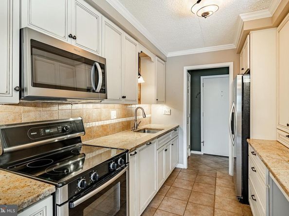 307 B000 Summit Drive B, Bryn Mawr PA 19010