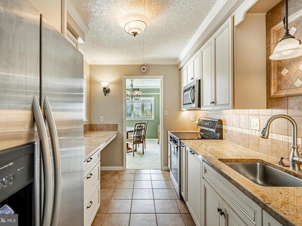 307 B000 Summit Drive B, Bryn Mawr PA 19010