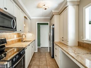 307 B000 Summit Drive B, Bryn Mawr PA 19010