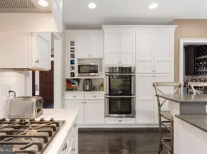 8 Quartermaster Road, Holland PA 18966