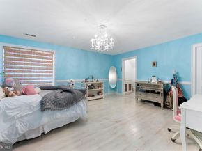 8 Quartermaster Road, Holland PA 18966