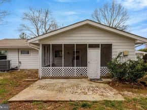 104 W Amhurst Place, Sterling VA 20164