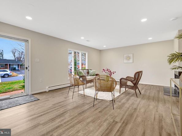 104 W Amhurst Place, Sterling VA 20164