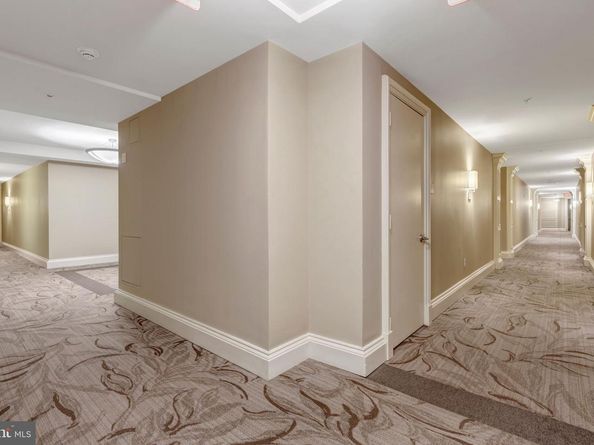 8220 Crestwood Heights Drive 812, Mclean VA 22102