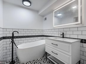 625 Winton Street, Philadelphia PA 19148