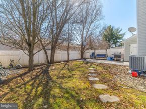 41 Bark Hollow Lane, Horsham PA 19044