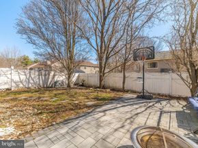 41 Bark Hollow Lane, Horsham PA 19044