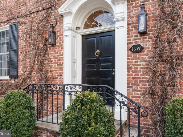 1698 32nd Street NW, Washington DC 20007