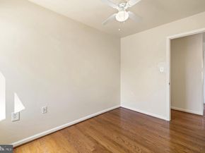 218 Stevenson Square, Alexandria VA 22304