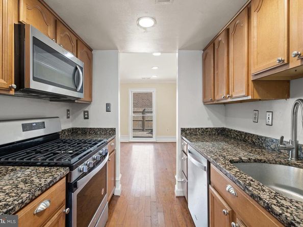 218 Stevenson Square, Alexandria VA 22304
