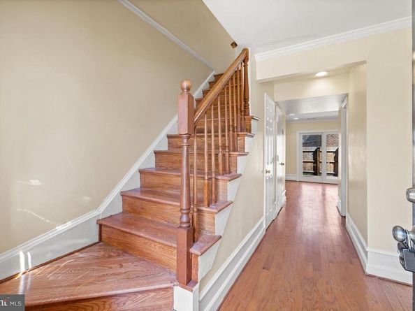 218 Stevenson Square, Alexandria VA 22304