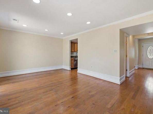 218 Stevenson Square, Alexandria VA 22304