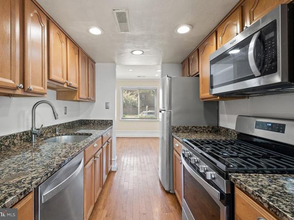 218 Stevenson Square, Alexandria VA 22304