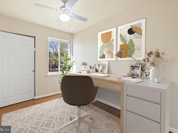 218 Stevenson Square, Alexandria VA 22304