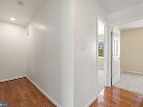 218 Stevenson Square, Alexandria VA 22304