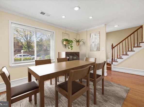 218 Stevenson Square, Alexandria VA 22304