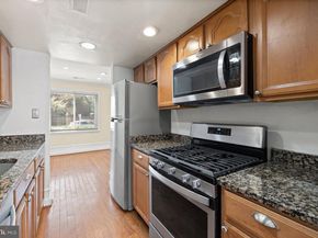 218 Stevenson Square, Alexandria VA 22304