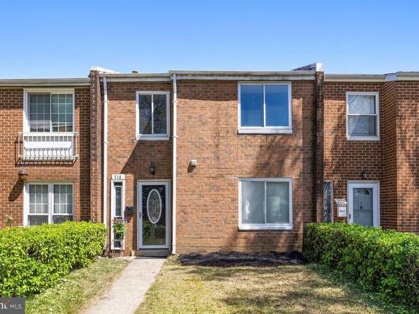 218 Stevenson Square, Alexandria VA 22304