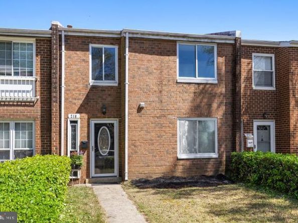 218 Stevenson Square, Alexandria VA 22304