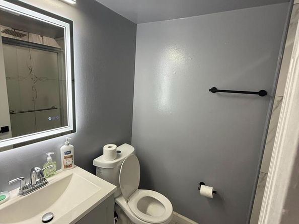 218 Stevenson Square, Alexandria VA 22304