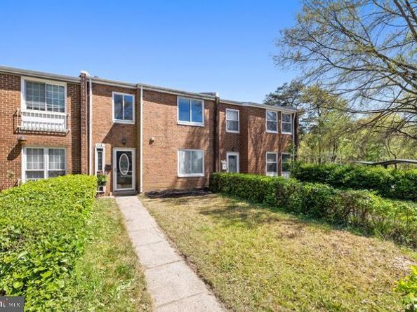 218 Stevenson Square, Alexandria VA 22304