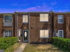 218 Stevenson Square, Alexandria VA 22304