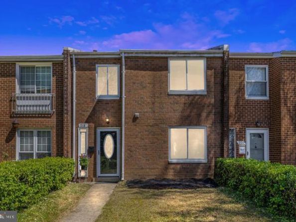 218 Stevenson Square, Alexandria VA 22304