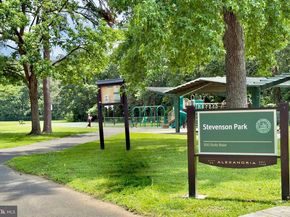 218 Stevenson Square, Alexandria VA 22304