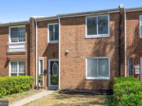 218 Stevenson Square, Alexandria VA 22304